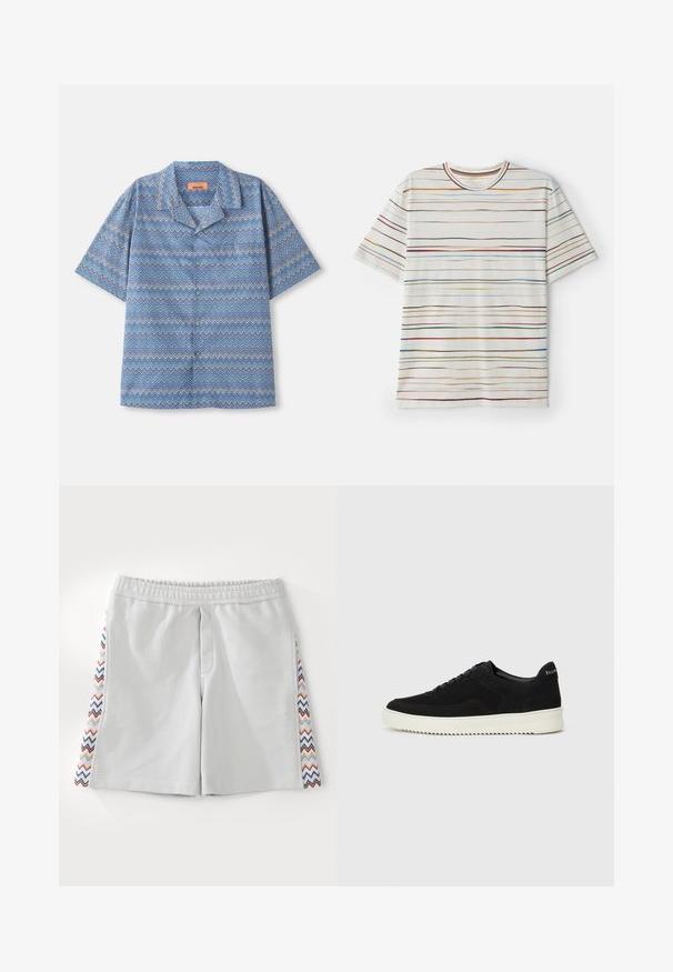 Camisa de botones de manga corta con un patrón de zigzag en azul, blanco y morado, dispuesta plana sobre un fondo blanco.; Camiseta de manga corta, base crema con rayas horizontales multicolores. Tejido suave, cuello redondo, corte recto, diseño minimalista.; Pantalones cortos deportivos de color gris claro con cintura elástica y un patrón de zigzag multicolor en los laterales. Tejido suave y diseño hasta la rodilla.; Zapatilla de ante negra con diseño de cordones y suela de goma blanca contrastante. Presenta paneles laterales texturizados y un sutil logo en el talón.