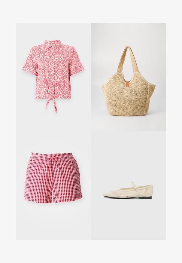 Kratke rokave, s potiskom rožnato-belega diamanta, s pripetim vozlom na pasu. Lahka tekstura tkanine.; Rdeče in bele kratke hlače s karirastim vzorcem, z elastičnim pasom in vrvico, iz lahko tkanine in sproščenega kroja.; Bež baletke s ostrim nosom, s čipkastim premazom in stranskim zaponko. Ravna podplata z gladko teksturo.; Velika slamnata torba z zrnato bež zunanjostjo in dvema širokima ročajema. Ima kožno poudarjeno naramnico za zapiranje.