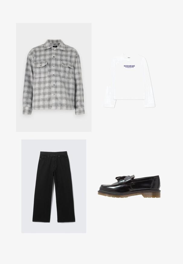 Grå och vit rutigt flanellskjorta med mjuk textur, som har knappframsida, två bröstfickor och långa ärmar.; Vit långärmad t-shirt med rund skärning och en kortad design. Texten i lila lyder "STAY SAVAGE Normal är tråkigt."; Svarta vida byxor i denim, med en klassisk femficksdesign och en strukturerad midja med bälteshällor.; Svarta lackskinnsloafers med flätad design, tofsdetalj och en kraftig, texturerad gummisula. Sido vy visar den slanka silhuetten.