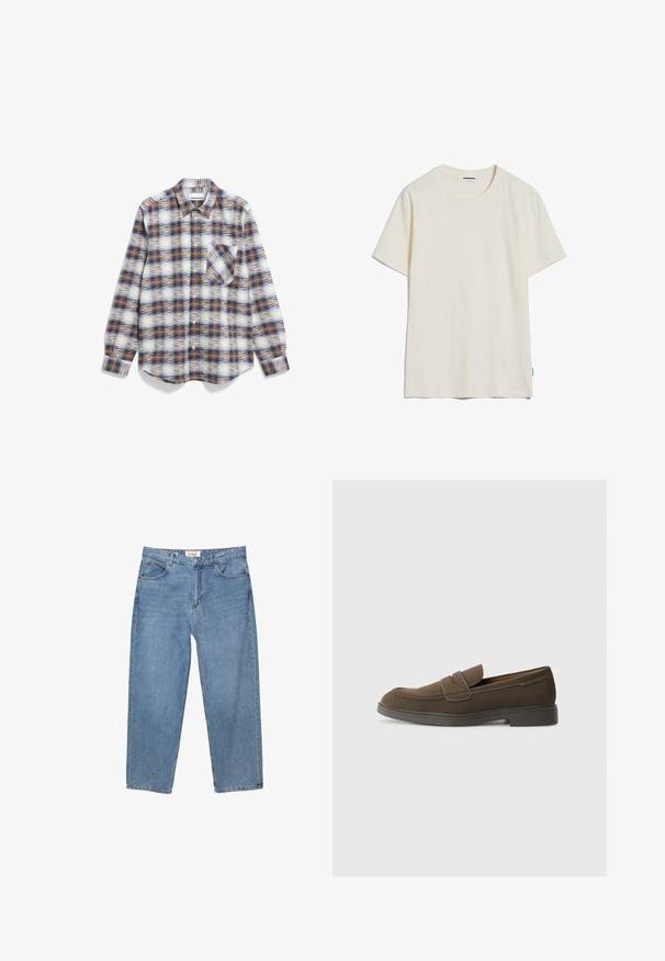 Overhemd met knopen, gemaakt van lichtgewicht stof. Heeft een witte basis met een blauw en bruin ruitpatroon, een puntige kraag en een borstzak.; Korte mouw, T-shirt met ronde hals in off-white katoen. Glad textuur, ontspannen pasvorm, met een klein merklabel aan de onderzijde van de linkermouw.; Lichtblauwe denim jeans met een rechte pijp, vijf zakken en een zichtbaar merkteken op de tailleband.; Bruine suède instap schoenen met een ronde neus, een band over de wreef en een plat rubberen zool. Eenvoudig ontwerp met strakke lijnen en minimale details.