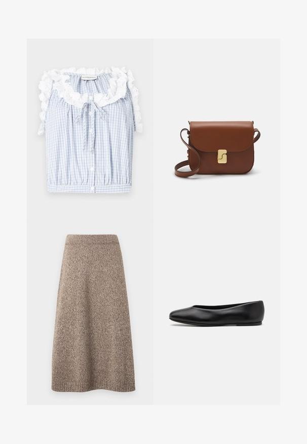 Blaue und weiße Karobluse mit kurzem Schnitt, einem rüschigen weißen Spitzenkragen, Knöpfen auf der Vorderseite und einer Kordelzugverstellung im Ausschnitt.; Strickrock in einem warmen Braunton mit einem strukturierten Muster, tailliertem Bund und ausgestelltem Schnitt, der am Saum gerippte Akzente aufweist.; Paul Smith TOPANGA - Klassischer Ballerina - black; Braune Ledertasche mit Klappenverschluss, Beschlägen in Goldfarbe, einem Schultergurt und einer glatten Oberfläche. Kompakte rechteckige Form.