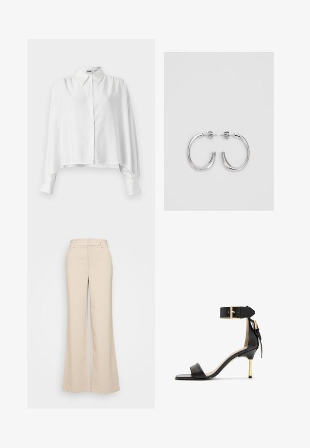 Weißes Hemd mit entspanntem Schnitt, ausgestattet mit einem Kentkragen, langen Ärmeln und einem leicht verkürzten Saum. Glattes, leichtes Material.; Beige weite Hosen mit glatter Textur, ausgestattet mit einem hohen Taillenbund und zwei vorderen Taschen. Schlichtes Design mit taillierter Passform.; Schwarze Leder-Absatzsandale mit quadrater Zehenform, Fesselriemen mit einer goldenen Schnalle und einem schlanken, metallischen Absatz. Glatte Textur, minimalistisches Design.; Silberne Creolen mit einer glatten, glänzenden Oberfläche. Abgerundete Form, leichtes Design, mit einer Steckverschluss.