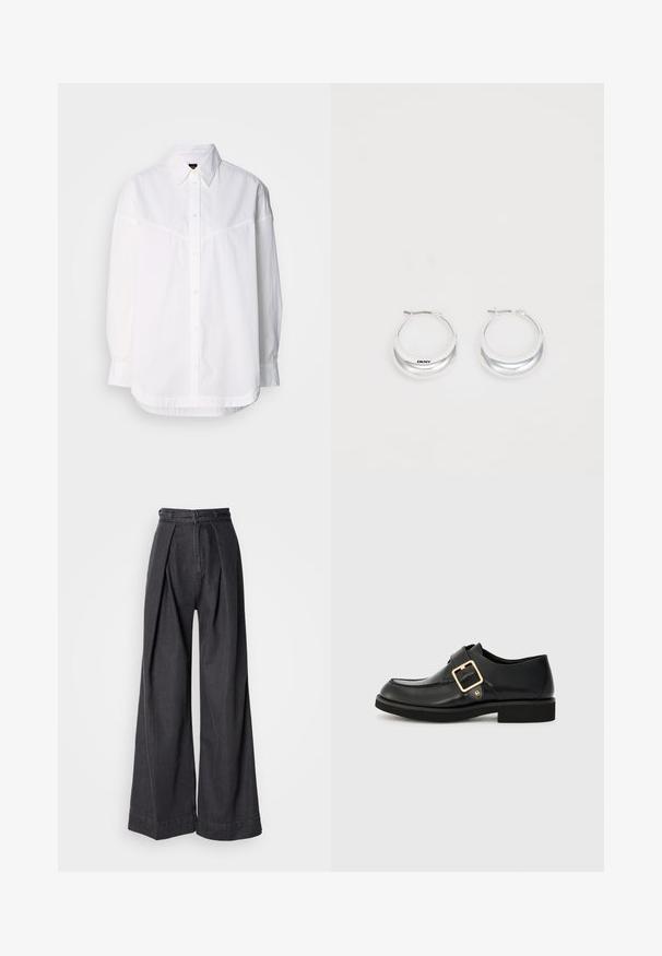 Biała koszula z długim rękawem wykonana z bawełny, z kołnierzykiem na guziki, guziki z przodu oraz luźnym krojem z subtelnymi detalami szycia.; Szerokie czarne dżinsowe spodnie z wysokim stanem, z wykrojem z przodu i klasycznym zapięciem na suwak. Wyrazista, gładka textura o czystym wykończeniu.; Czarna skórzana półbuty z zaokrąglonym noskiem, z złotą klamrą i płaską gumową podeszwą. Gładka tekstura z subtelnymi detalami przeszyć.; Srebrne kolczyki w kształcie kółek o polerowanej powierzchni z logo DKNY, wyeksponowane na jednolitym białym tle.
