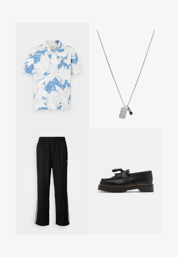 Korteermet skjorte med et hvitt og blått tropisk bladtrykk, laget av lett stoff. Har klassisk krage og knappestolpe.; Sorte treningsbukser med elastisk midjebånd, med hvite sidestiper og en liten logo. Materialet ser mykt og lett ut.; Svart skinn loafers med en kvastdetalj, med en tjock svart sula och gul sömnad längs kanten. Texturerad yta.; Sølvkjede med to anheng: en rektangulær tag og en liten stang, med gravert logo og en svart aksent på stangen.