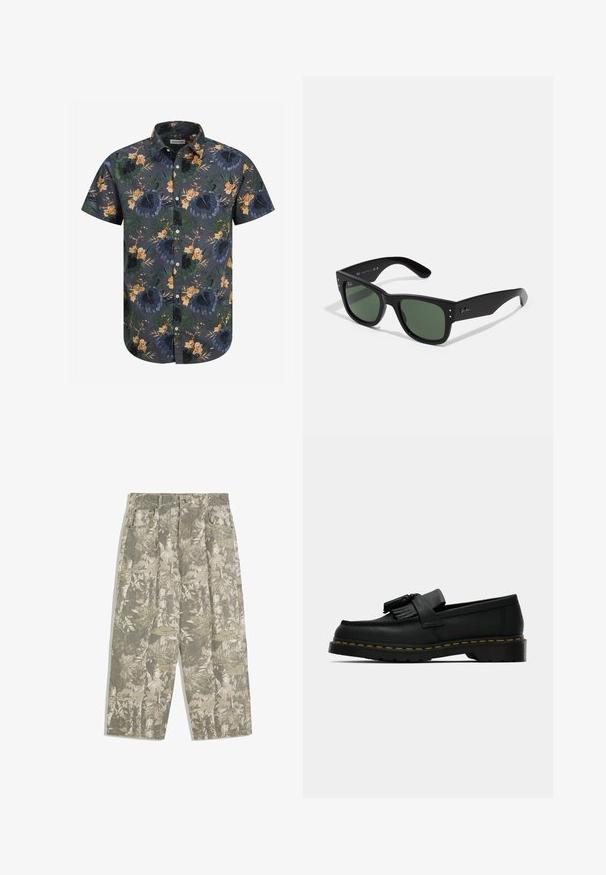 Korte mouwen shirt van donkergrijze stof met een tropisch bloemenpatroon in groene, oranje en gele tinten. Knopen sluiting met kraag.; Cargo broek met wijde benen in een groen en beige camouflagepatroon van bladeren en schors, met voorzakken en riemlussen.; Zwarte leren instapper met kwastjes, gele stiksels langs de zool en een dikke, gegroefde rubberen buitenzool.; Zwarte rechthoekige zonnebril met groene lenzen, matte afwerking, subtiele hardwareaccenten en een gegraveerd logo op de slaap.