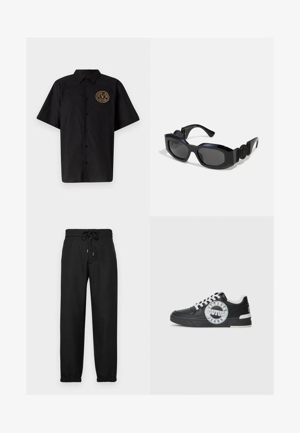 Versace Jeans Couture - Koszula; Czarne dresy wykonane z miękkiego materiału, z elastycznym paskiem w talii i sznurkiem, zwężanymi nogawkami oraz elastycznymi mankietami przy kostkach.; Czarne skórzane sneakersy z białymi akcentami, okrągłe detale z logo, perforowany czubek oraz kontrastowa podeszwa. Posiadają białe sznurówki i branding.; Czarne okulary przeciwsłoneczne z szeroką, kanciastą ramką i ciemno przyciemnionymi soczewkami. Posiadają teksturowane czarne boki oraz okrąły akcent z logo na zauszniku.