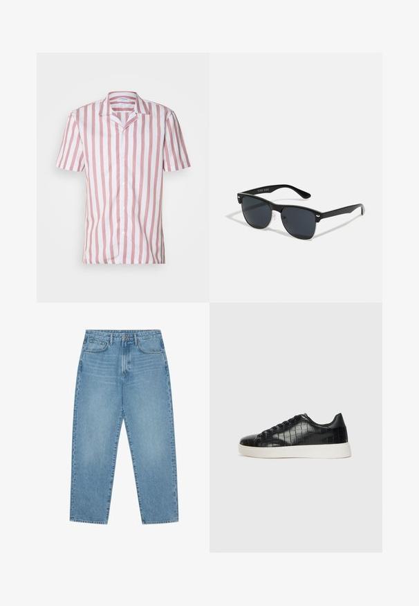 Camisa de manga curta em riscas verticais rosa e brancas, feita de um tecido leve, com gola e fecho frontal com botões.; Jeans de ganga de perna larga em azul-claro com cintura alta, apresentando cinco bolsos, passadores para cinto e uma textura suave, ligeiramente desbotada.; Tênis pretos com cabedal em couro texturizado com relevo de crocodilo, bico arredondado e sola de borracha branca em contraste, com acabamento suave.; Óculos de sol pretos com forma retangular, lentes escuras, detalhes em prata nas hastes e um acabamento mate na armação.