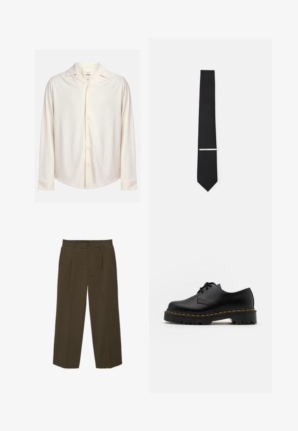 Crème-kleurige, langarmige knoopshirts met een gestructureerd gestreept ontwerp en een ingesneden kraag. Het heeft een ronde zoom en knoopaccenten.; Bruine, losse vouwbroek gemaakt van zachte stof met een vlakke voorkant, zijzakken en een knoopsluiting in de taille. Eenvoudig ontwerp zonder patronen.; Zwarte leren veterschoen met een ronde neus, getextureerde rubberen zool en gele stiksels rond de basis. Plat ontwerp en een gladde afwerking.; Zwarte vlinderdas van gladde stof, met een smalle breedte en een zilveren stropdasclip die het ontwerp accentueert.