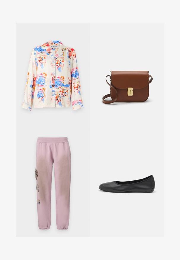 Medvilninė pižamos marškinėliai su šviesiai kreminiu pagrindu, puošti abstrakčiu gėlių raštu mėlyna, rožine ir oranžine spalvomis, o apykaklė ir kišenės turi mėlyną džinsinį apdailą.; Balta trumpa rankovėmis marškinėliai, pagaminti iš pasiruošusio audinio. Apvali iškirptė, reguliari tinkamumas ir subtilūs siuvimo detalės. Be raštų ar grafikos.; Rožinės sportinės kelnės su elastinga juosta, kairėje pusėje dekoruotos rombo formos aplikacijomis ir elastingais užkulniais.; Juodai odiniai baletai su apvaliu pirštu, lygi texture, minimalus siuvimo detales ir lanksčiu padų dizainu.; Ruda odinė rankinė su uždaromu dangteliu, aukso spalvos detalėmis, petneša ir lygiu paviršiumi. Kompaktiška stačiakampio formos.