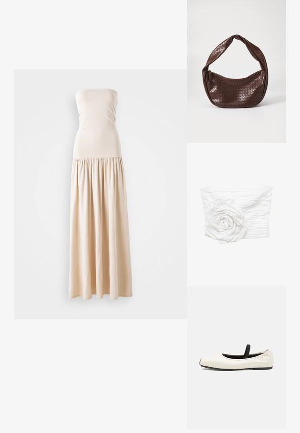 Mango - Top; Beżowa maxi sukienka bez ramiączek z dopasowaną górą i luźną, marszczoną spódnicą, wykonana z miękkiego materiału, z gładką strukturą na całej powierzchni.; Płaskie baleriny z białej skóry z zaokrąglonym czubkiem, czarnym elastycznym paskiem i małym złotym emblematem w pobliżu pięty. Miękka tekstura i minimalistyczny design.; Brązowa, pleciona skórzana torba z zakrzywionym, zawiązanym uchwytem i zamknięciem na zamek. Gładka tekstura i zaokrąglony kształt.
