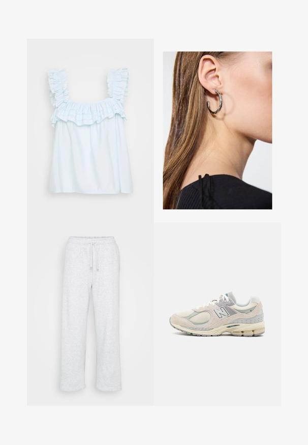 Top senza maniche di colore azzurro chiaro con una scollatura e spalle arricciate. Realizzato in tessuto morbido, presenta una vestibilità ampia e una superficie liscia.; Pantaloni della tuta in cotone grigio chiaro, con vita elastica e cordoncino, taglio dritto, senza loghi o motivi visibili.; Sneaker New Balance grigio chiaro e beige con materiale in suede e mesh, colletto imbottito, suola spessa e dettagli riflettenti. Design con lacci.; Orecchino a cerchio in argento con finitura lucida, caratterizzato da piccoli dettagli in oro e una forma tondeggiante, indossato sul lobo.