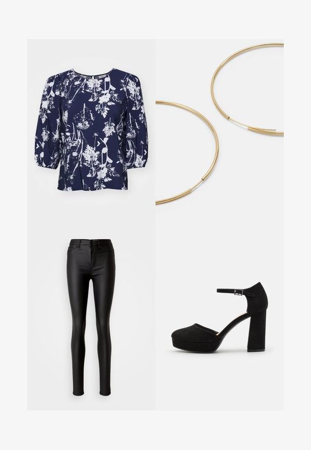 Blusa blu navy con stampa botanica bianca, scollatura tonda e maniche a sbuffo. Tessuto testurizzato con una vestibilità morbida e un leggero lucido.; Jeans skinny neri in ecopelle con una consistenza liscia, vita alta, chiusura con bottone e design tradizionale a cinque tasche.; Scarpe con tacco a piattaforma nere in suede, dotate di un spesso tacco a blocco, punta arrotondata e cinturino alla caviglia fissato da una fibbia in metallo. Texture liscia su tutta la superficie.; Orecchini a cerchio color oro, sottili e rotondi, con una finitura metallica liscia e senza decorazioni o motivi.; Portafoglio in pelle nera con pattina a pieghe, accessori dorati, con un logo decorativo. Include una tracolla staccabile per il trasporto.
