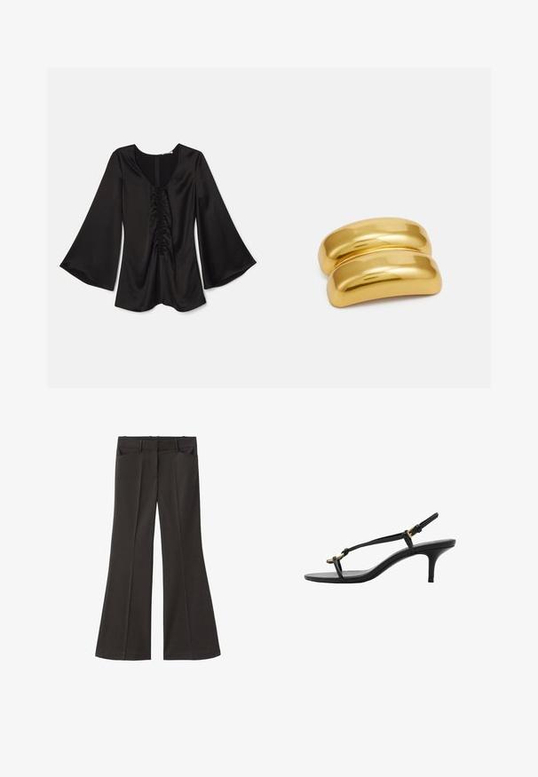 Blusa nera in satin con maniche lunghe e svasate. Presenta un profondo scollo a barca e dettagli arricciati al centro. Texture liscia. Chiusura con zip sul retro.; Pantaloni neri a zampa d'elefante con vita alta; presentano due tasche frontali e una texture del tessuto liscia. Adatti per varie occasioni.; Sandal con zeppa kitten nera in pelle, con sottili cinturini, fibbia dorata e una minimalista fascetta per le dita su sfondo bianco.; Fermaglio per capelli in metallo dorato con un design liscio e arrotondato. La superficie è riflettente, caratterizzata da una forma curva unita senza ulteriori decorazioni.