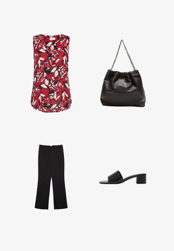 Rote ärmellose Bluse mit floralem Muster in Schwarz und Weiß, mit V-Ausschnitt und leicht gekurvtem Saum für eine entspannte Passform.; Schwarze Hose mit geradem Schnitt, ausgestattet mit Fronttaschen und Seitenschlitzen am Saum. Hergestellt aus weichem, glattem Stoff. Geeignet für verschiedene Anlässe.; Schwarze Leder-Sandale mit offenem Zehenbereich, breitem Riemen und solidem Blockabsatz. Sie zeichnet sich durch eine glatte Textur und ein minimales Design aus.; Braune Lederhandtasche mit gerafftem Oberteil und Kettenriemen. Glatte Textur mit glänzendem Finish und subtilen Nahtdetails an den Seiten.
