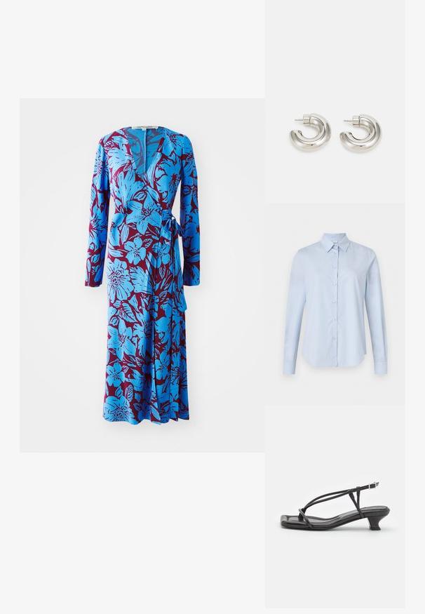 ASPESI - Bluzka; Niebieska sukienka w kwiaty na zakładkę z długimi rękawami, z odważnym bordowym tłem i paskiem w talii. Miękka tkanina o gładkiej fakturze.; Czarne skórzane sandały z cienkimi paskami, niskim blokowym obcasem i kwadratowym noskiem. Posiadają zapięcie na klamrę i gładką teksturę.; Srebrne kolczyki w kształcie kółek o gładkim, zakrzywionym kształcie i teksturowanej powierzchni, z sztyftem do zapięcia.