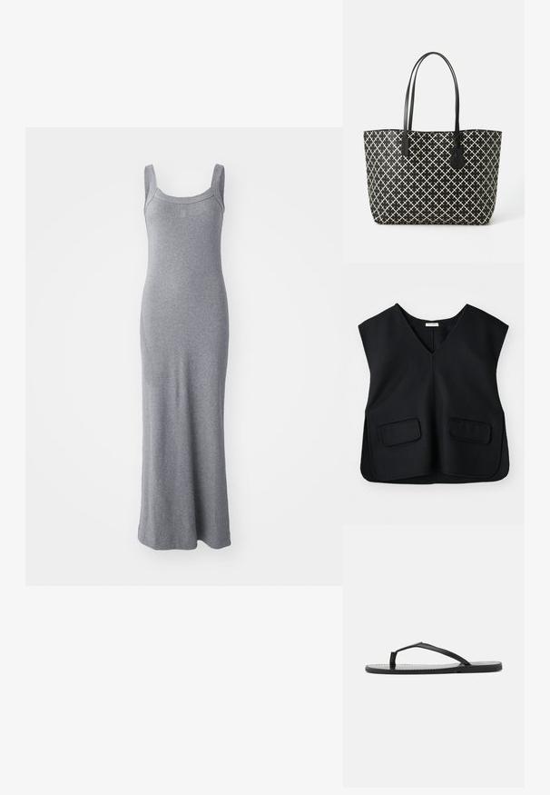 Schwarze, ärmellose Weste mit V-Ausschnitt, aus einem strukturierten Stoff gefertigt. Verfügt über zwei Fronttaschen und einen geraden Saum.; Graues ärmelloses Maxikleid aus weichem, dehnbarem Stoff. Hat einen runden Ausschnitt und eine taillierte Silhouette, die bis zur Knöchellänge reicht.; Schwarze Flip-Flops mit minimalistischer Gestaltung, ausgestattet mit dünnen Riemen und einer flachen Sohle. Das Material wirkt plastisch mit einer glatten Oberfläche.; Schwarze und cremefarbene gemusterte Tote-Tasche mit langen Griffen, die ein geometrisches Design, eine glatte Textur und ein kleines angehängtes Etikett aufweist.