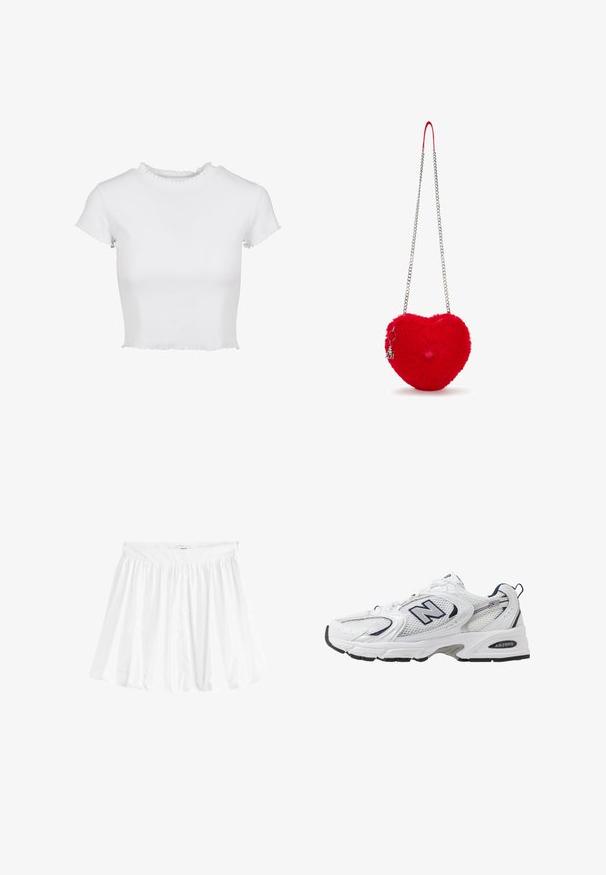 Camiseta blanca corta de tejido acanalado. Presenta mangas cortas con bordes deshilachados y un escote redondo con un detalle de volantes.; Falda blanca acampanada hecha de tela ligera con una cinturilla elástica. Presenta un diseño fruncido para mayor volumen y fluidez.; Zapatilla deportiva blanca con parte superior de malla, acentos en azul marino y suela acolchada. Presenta el logo "N", cordones y detalle texturizado en el lateral.; Bolso en forma de corazón rojo con textura suave y esponjosa, cadena de plata como strap y un charm adjunto. Presenta un detalle destacado de pom-pom.