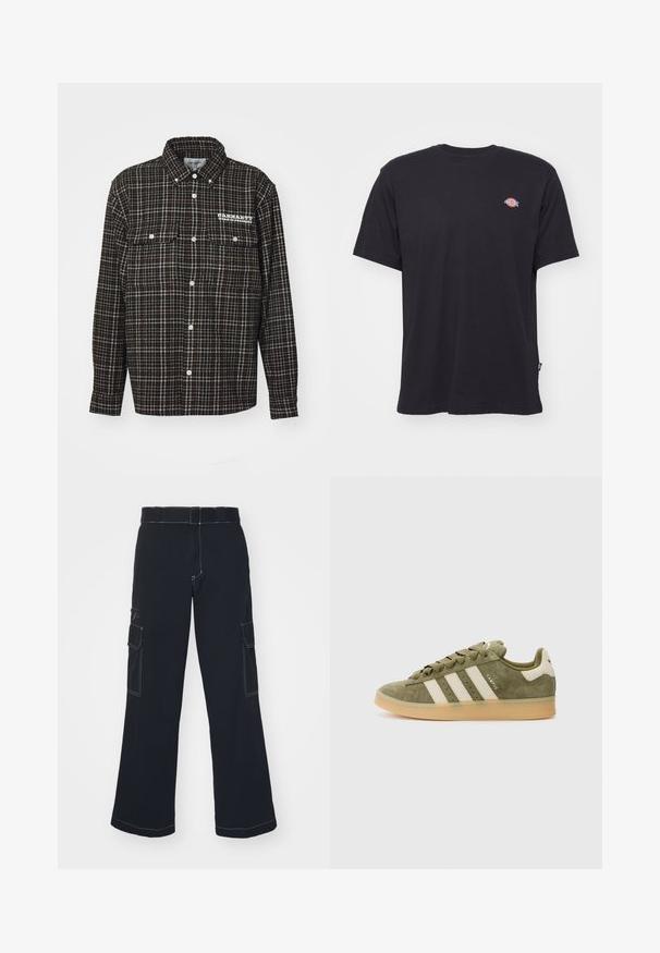 Zwart en bruin geruit flanellen shirt met een puntige kraag, lange mouwen, twee borstzakken en een wit logo aan de linkerkant.; Zwarte katoenen T-shirt met korte mouwen, ronde halslijn en klein kleurrijk logo op de linkerkant van de borst. Heeft een rechte zoom.; Zwarte cargo-broek met wijde pijpen, voorzien van twee zijzakken, contrasterende stiksels en een standaard tailleband. Gemaakt van zacht katoen.; Olijfgroene suède sneaker met crèmekleurige strepen, vetersluiting en een tan kleurige gumzool. Beschikt over gebrandmerkte tekst aan de buitenkant.
