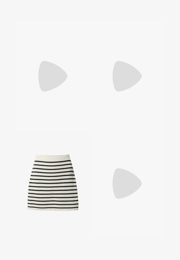 Blau gestreifter kurzärmeliger Pullover aus weichem Strickmaterial; mit unterschiedlichen Blautönen, rundem Ausschnitt und lässigem Schnitt.; Strickrock mit abwechselnd schwarzen und weißen horizontalen Streifen, einer figurschmeichelnden Passform und einem gerippten Bund mit geradem Saum.; Schwarzer Adidas Sneaker mit weißen Streifen, goldenem "Spezial"-Text, Gummisohle und weißem Fersenbereich, seitliche Ansicht.; Schwarze rechteckige Sonnenbrille mit dunklen Gläsern, glänzender Oberfläche, breiten Bügeln und einem klobigen Rahmen-Design. Gravierter Markenname auf einem Bügel.