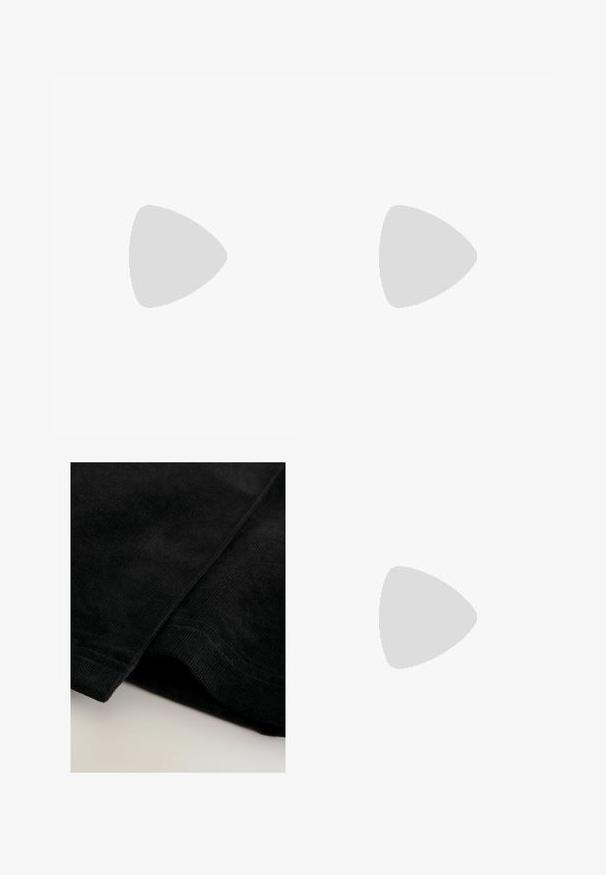 Dve elastické čelenky: jedna biela a jedna čierna. Obe sú vyrobené z mäkkej, elastickej tkaniny s hladkým povrchom a bezšvovým dizajnom.; Čierna kordúrová tkanina s mäkkým, textúrovaným povrchom, s viditeľným ryhovaním a úhľadne olemovanými hranami.; Čierne kožené čižmy po kolená s hladkou textúrou, okrúhlou špičkou, nenápadným dizajnom a nízkym blokovým podpätkom. Žiadne viditeľné kovanie ani vzory.; Čierne obdĺžnikové slnečné okuliare s tmavými sklami, hladkým plastovým rámom a decentným logom na ľavom ramene. Minimalistický dizajn.; Hedvábný šátek s bílým pozadím, na kterém jsou velké černé puntíky a úzký černý lem. Tkanina vypadá hladce a mírně zmačkaně.; Červená kožená taška cez rameno s zakriveným dizajnom, hladkou textúrou a zipsovým uzáverom. Obsahuje tenký popruh na nosenie.