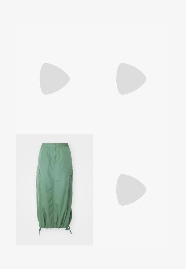 Valkoinen t-paita, jossa on lyhyet hihat ja pyöreä pääntie, ja etupuolella on keskellä sana "FEMME" valkoisena.; Carhartt WIP CARGO SKIRT - A-linjainen hame - duck green rinsed; Mustat varvastossut, joissa on sileä nahkapinta, ohut hihna ja litteä pohja, jossa on minimalistinen muotoilu. Ei huomattavia kuvioita tai koristeita.; Violettäväriset suorakulmaiset aurinkolasit ohuella kultaisella metallireunalla. Varusteena läpinäkyvät nenätyynyt ja vaaleanpunaiset muoviset temppeleiden päät.