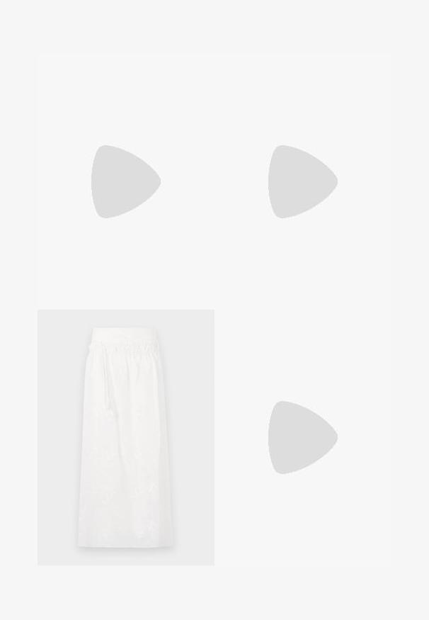 Blusa de manga curta azul claro, feita de tecido suave, com um decote redondo e drapeado subtil para um caimento descontraído. Sem padrões ou detalhes.; Saia maxi branca com cintura elástica, bordados florais discretos e um design fluido. Feita de tecido leve.; NEOUS IRENA - Saltos clássicos - black; Bolsa de mão em pele bege com uma textura lisa, forma retangular e um fecho oval dourado. Possui uma alça longa e ajustável.