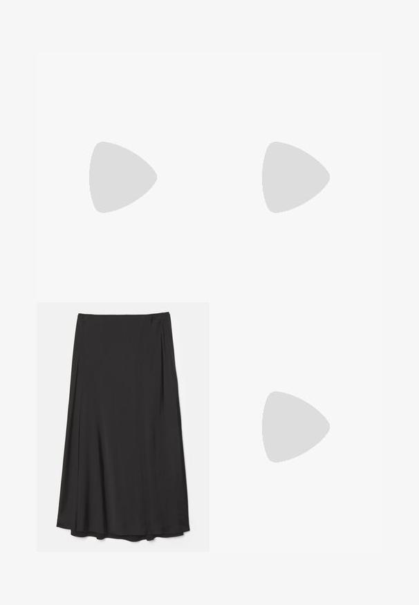 MUNTHE OAJI - T-shirt basique - white; Jupe noire, longueur genou en tissu lisse ; présente un design fluide avec des drapés souples et sans fermetures visibles.; Sandale en cuir noir avec un bout carré, des fines lanières, une bride de cheville ajustable et un petit talon. Présente un petit accent doré sur la lanière.; Sac à main en cuir bleu clair, de forme arrondie, avec une poignée courte et une bandoulière ajustable. Doté d'un simple accent en métal doré.