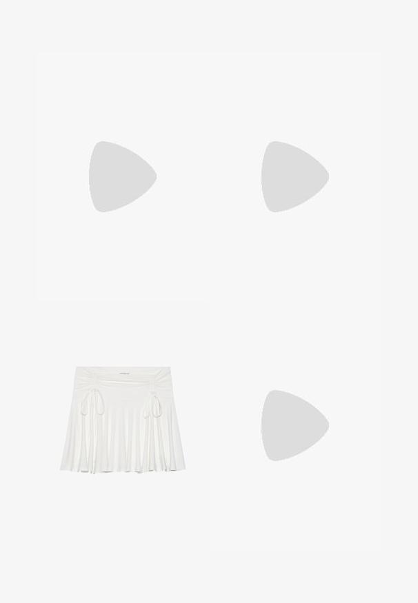adidas Originals LINEAR GRAPHIC CALIFORNIA - T-shirt imprimé - off white   night indigo; Even&Odd Minijupe - white; adidas Performance BOX HOG 2 BOXING - Chaussures fitness - cloud white   core black   cloud white; Even&Odd Sac à main - white