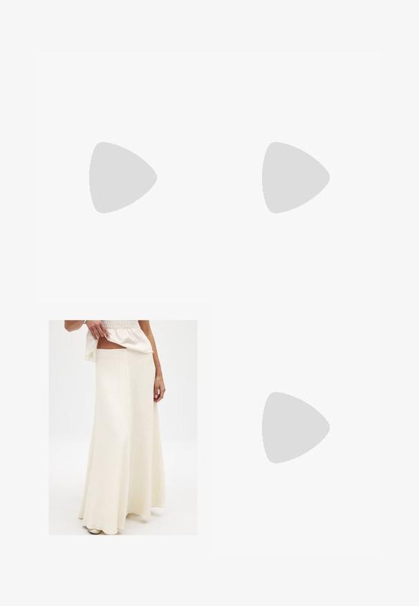 Žlté tričko s krátkym rukávom vyrobené z mäkkej bavlny s okrúhlym výstrihom, ktoré má hladkú textúru a žiadne viditeľné vzory alebo akcenty.; Krémová, dlhá maxi sukňa s textúrovaným povrchom. Má priliehavý pás a voľný siluetu, kombinovaná s voľným, živým topom.; Béžové lodičky na opätku s špicatou špičkou a nízkym rozšíreným opätkom. Vyrobené z hladkej kože s minimalistickým dizajnom a nastaviteľným popruhom.; Hnedá kožená taška s dvojitými popruhmi, zaobleným tvarom, zlatými kovovými doplnkami a centrálnym detailom s prackou. Hladký povrch s prešitými akcentami.