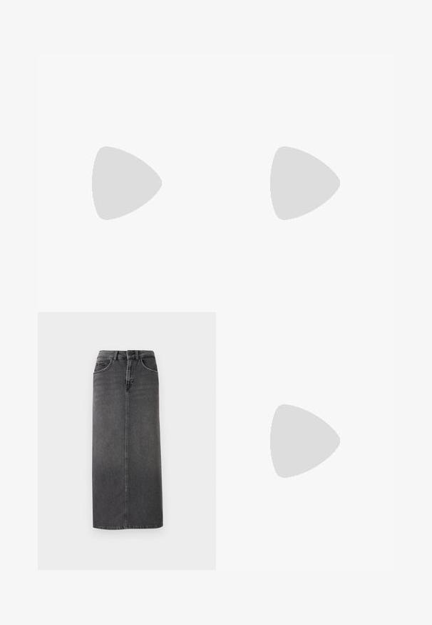 T-shirt de mangas curtas em creme com riscas horizontais de cor rosa claro. Apresenta um decote em V e um pequeno logótipo no peito. Tecido em algodão.; Saia midi em denim cinza com corte reto, design de cinco bolsos e passadores para cinto. Apresenta um fecho frontal com botão e costura minimalista.; Mules de salto aberto de cor azul clara com um design geométrico, apresentando uma faixa larga sobre o pé e um salto chunky e angular.; Bolsa de couro preta com forma curva, alça destacável e detalhes em dourado. A bolsa possui uma aba com detalhe de fivela.