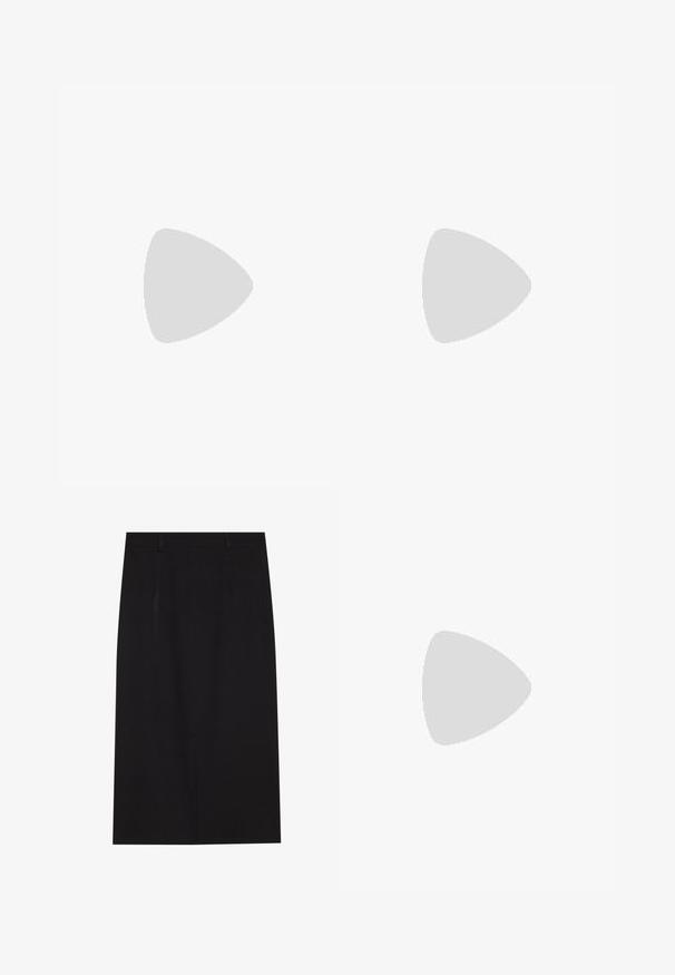 Svart off-shoulder topp med långa ärmar, rynkdetaljer över bröstet och en figurnära silhuett. Tillverkad av mjukt, sträckt material.; Svart knälång blyertskjol i slät tyg. Har en ren design med två framseams och en dold dragkedja bak.; Svart lädersko med hög klack, spetsig tå, kurvad design och en smal 5 cm klack. Slät textur med minimala utsmyckningar.; Silverhoopsörhängen med en slät, glansig finish, en minimalistisk design och säker stängning upptill.