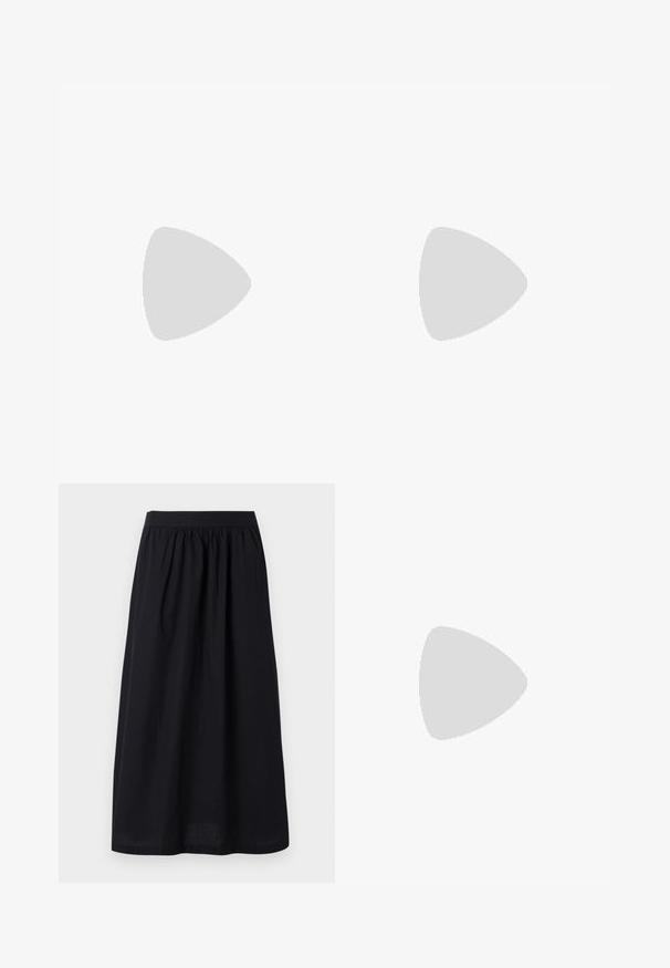 Camisola de manga comprida branca feita de algodão macio, com decote barco e design ajustado, apresentando um detalhe de costura mínima na barra.; Saia midi preta com cintura elástica franzida, textura suave e silhueta fluida, desenhada para conforto e facilidade de movimento.; Sandal com biqueira afilada em couro preto, com cinta no tornozelo e salto grosso. Textura lisa, design elegante e estética minimalista.; Bolsa tote preta em couro com textura lisa, forma retangular e duas alças longas. Sem hardware ou enfeites visíveis.