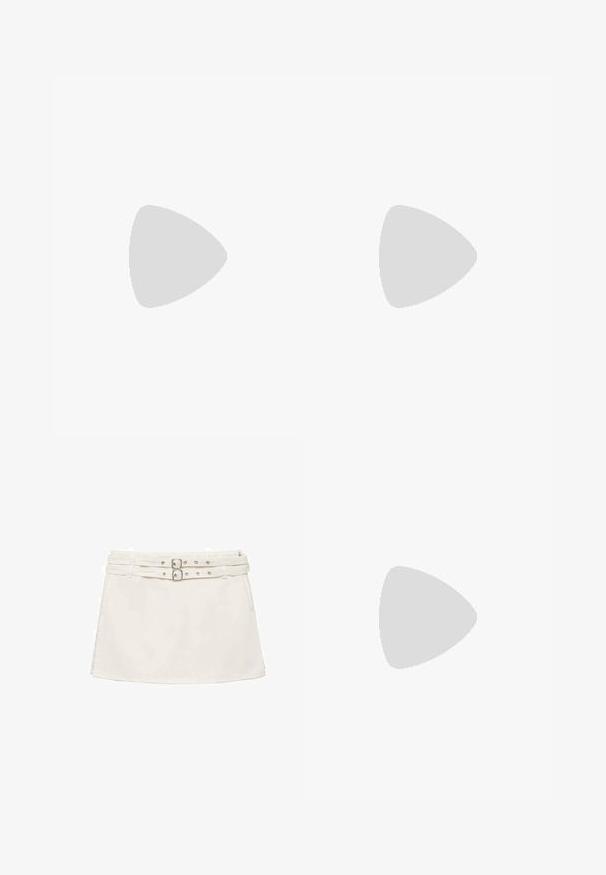 Polo shirt med korte ærmer, fremstillet af hvidt stof med brune og beige vandrette striber. Krave med tre knapper.; Hvid denim miniskirt med en dobbelt-beltet talje, der har sølvhardware og en flad, glat tekstur. Enkel, afslappet design.; Brune læderknæstøvler med tre metalliske spænder, struktureret overflade, rund tå og chunky sål for stabilitet.; Hvide solbriller med rektangulær ramme og brune gradientlinser. Har en glat plastoverflade og logo på siden af stænglen.; Stradivarius SET - Armbånd - dark brown
