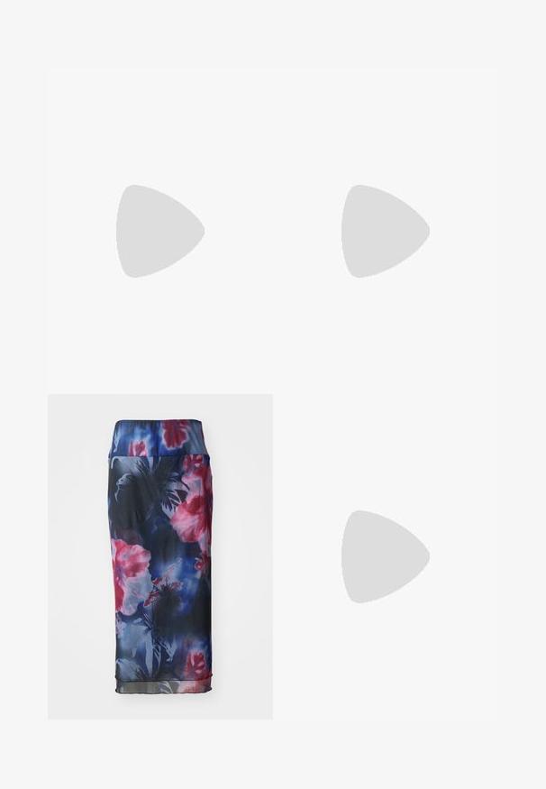Top sin mangas con un estampado floral en azul, púrpura y rosa; cuenta con un detalle de fruncido en el costado y un dobladillo negro con forma de ondas.; Falda con estampado floral en azul oscuro, con tonos de rosa y púrpura, hecha de una tela ligera con una textura suave y cinturilla elástica.; Chancla de goma negra con una tira de dedo texturizada y una suela plana sencilla, vista de lado sobre un fondo claro y liso.; Gucci Gafas de sol - gold-coloured/pink; Bolso de hombro de malla metálica en plateado, con un asa anudada, cierre con cremallera y forma geométrica con una textura suave.