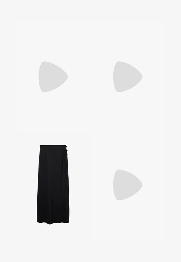 Bijela bluzica dugih rukava, bez naramenica, rebraste teksture, s crvenim kružnim Adidas logotipom na središnjem dijelu prednje strane.; Crna maxi suknja s glatkom teksturom, s bočnim zatvaranjem i tri petlje kao dodatni detalj. Duljina do poda.; Crne lakirane cipele s remenom oko gležnja i sjajnom završnom obradom, s šiljastim vrhom i debelim blok-potpeticom. Glatka tekstura, minimalno detalja.; Bež kožna torba za rame u obliku polumjeseca, glatke teksture i s jednim zakrivljenim ručkom. Sadrži zatvor na zip i uredno šivenje.