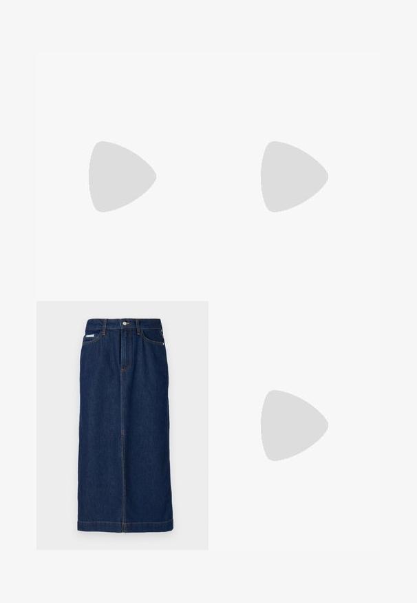 Marineblå t-shirt med korte ærmer og hvid ribkant ved halsen og ærmeenderne. Lavet af glat bomuldsstof, med en afslappet pasform og et enkelt design.; Jeans nederdel i mørkeblå med lige skæring, har orange stikninger, en talje med bæltestropper og forlommer.; Hvid sneaker fremstillet af glat syntetisk materiale, med rund tå, snørresystem, flad sål og diskret perforeret detaljering.; Brun faux læder skuldertaske med buet form, minimal syning og en guldtonet hardwaredetalje. Har en top lynlåslukning og justerbar rem.