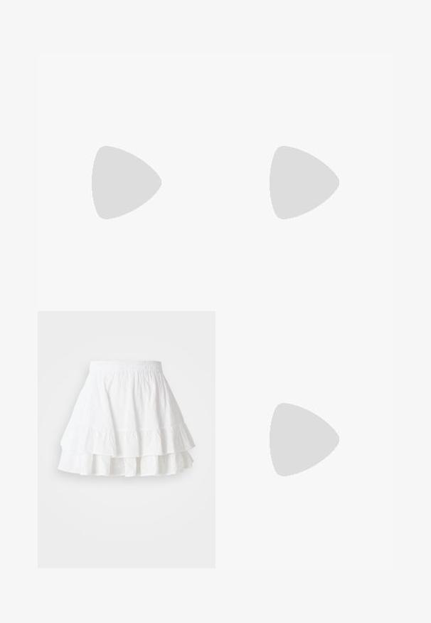Črn halter top iz mehkega materiala, z izrezom v obliki čolna in oprijetim krojem, z gladko teksturo in brez vidnih motivov.; Bela večplastna krila iz lahkega materiala z vzorcem očesnih lukenj in nabrano obrobo. Ima elastičen pas za udobje.; Rjave semiš kavbojke z vezenim okrasnim šivom, srednje visoka ploska podloga in zanko na zgornjem delu.; Črne mačke-oko sončna očala z mat zaključkom, ki imajo sive tonirane leče, ostre kote in eleganten stranski del. Ime blagovne znamke je vidno na notranjem ročaju.; Zign LEATHER - Torba za nakupovanje - light brown; Zlato obarvani uhani set, ki vključuje tri pare: teksturirane ovalne uhane, uhane valovitega dizajna in velike obroče z večplastnimi robovi.