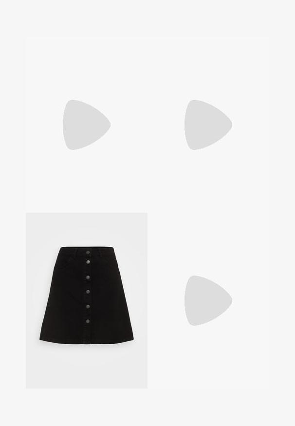 Maglia a maniche lunghe a righe rosse e bianche con scollo a barchetta. Realizzata in un tessuto liscio e stretch, le righe sono equidistantemente spaziate.; Gonna nera in denim a forma di A con chiusura a bottoni, cinque tasche e accessori in metallo argentato. Presenta un orlo pulito e una trama liscia.; Mocassini in pelle nera con una finitura liscia, dotati di una fascia decorativa, punta rotonda e suola texturizzata. Indossati con una lunga gonna in pelle nera.; Orecchini a cerchio in argento con un design liscio e curvo. Il metallo è lucido, presenta hardware minimalista e un sottile logo inciso.