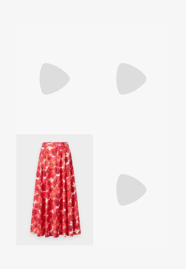 Top sin mangas rojo hecho de tela acanalada, con un escote redondo y una forma ajustada. Diseño minimalista sin patrones ni acentos visibles.; Falda con cinturilla elástica que presenta un patrón floral de amapolas rojas y rosas sobre un fondo blanco. Forma acampanada fluida, tejido ligero.; Sandal de cuero marrón con diseño de tiras delgadas, que presenta una hebilla en tono dorado y una suela plana negra con borde en zigzag.; Bolso de mano de cuero negro con forma rectangular, textura suave, correa delgada para el hombro y diseño minimalista.