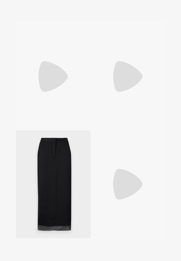 Crna majica kratkih rukava od glatkog materijala, s širokim izrezom i opuštenim krojem. Bez uzoraka ili dodataka.; Crna duga suknja od glatkog materijala. Ima ravnu siluetu s blagim prozirnim rubom, krojenom strukom i detaljem proreza na leđima.; Crne kožne visoke potpetice s uskim vrhom, glatkom teksturom i tankom stiletto potpeticom. Unutrašnjost pokazuje bež oblogu.; Crna kožna torba s zakrivljenim dizajnom, zlatnim detaljima i gornjom drškom. Ima elegantno zatvaranje i glatku teksturu.