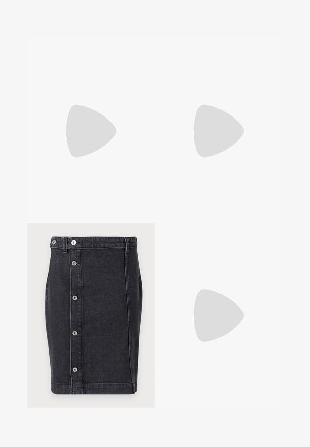 T-shirt w paski w kolorze granatowym i białym, wykonany z miękkiej bawełny, z okrągłym dekoltem i krótkimi rękawami, o dopasowanym kroju i subtelnym logo.; Czarna dżinsowa spódnica o prostym kroju, z metalowymi zatrzaskami na przodzie i subtelnymi detalami szwów.; Buty biegowe z lekką kremową cholewką, niebieskim logo i pomarańczowymi akcentami na podeszwie. Siatkowa tekstura dla lepszej wentylacji.; Czarne okulary przeciwsłoneczne w kocim kształcie. Srebrne lustrowane soczewki. Smukłe, lekkie plastikowe oprawki z dyskretnym oznakowaniem na zausznikach.