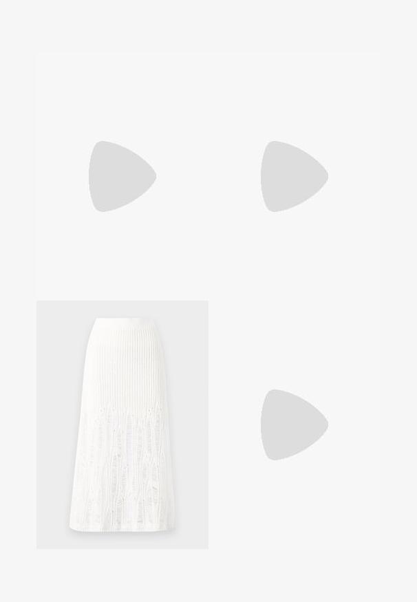 WEEKEND MaxMara BIRD - T-Shirt print - white; Gestreifte weiße Midi-Rock aus Strick mit einem strukturierten Muster und Ausschnitten am Saum. Elastischer Bund. Weiches Material.; Schwarze Leder-Ballettschuhe mit abgerundeter Spitze, glatter Textur, minimalen Nähdetails und einem flexiblen Sohlen-Design.; Braune Ledertasche mit Klappenverschluss, Beschlägen in Goldfarbe, einem Schultergurt und einer glatten Oberfläche. Kompakte rechteckige Form.