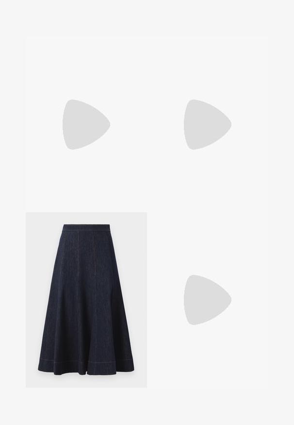 Šviesiai mėlynas trumpų rankovių palaidinė, pagaminta iš minkštos medžiagos, su apvaliu kaklu ir subtiliu drapavimu, užtikrinančiu laisvą prigludimą. Be raštų ar dekoracijų.; Tamsiai mėlyna džinsinė sijonas su platėjančia siluetu, turintis vertikalių siūlių detalių ir kontrastingų oranžinių siūlų palei apatinį kraštą.; Juoda smailiakulnė aukšto kulno bateliai su krokodilo odos tekstūra, pasižymintys elegantišku dizainu, aukštu stiletu kulnu ir lygia juoda vidine dalimi.; Nedidelis nereguliarus ovalo formos aukso tono metalinių auskarų pora su tekstūruota, šiek tiek kalta paviršiumi ant balto fono.