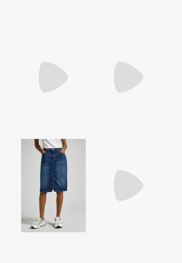 Mørk fløjl kortærmet bluse med lodrette striber, ståkrave og blød tekstur. Har en afslappet pasform og glat finish.; Mørkeblå denim midi-nederdel med forvaskede lommer, en central split søm og klassisk knaplukning. Sæt sammen med hvide og grå sneakers.; New Balance sneakers med en navy mesh og ruskind overdel, grå accenter, hvidt logo, polstret sål og tekstureret detaljering.; Sølvmetallic hjerteformet håndtaske med to håndtag, kædestrop og glat tekstur. Har metalhardware og syede kanter.