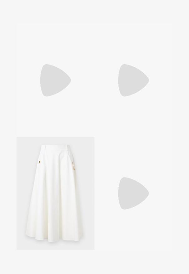 Bela bombažna majica z grafiko cvetlične skodelice za čaj s čajnim vrečkom in besedo "MAJICA" v krepki črni barvi.; Bela A-linijska midi krila z stranskimi žepi, zlatimi verižicami in dekorativnimi gumbi ter pasnimi zankami na pasu.; Črne usnjene slingback pumpe z usnjatim vrhom, majhnim peto in sponko na trakcu okoli gležnja. Gladka tekstura, minimalistična zasnova.; Bežna usnjena torbica z zlatim zadrgo in zlatim napisom "LOVE MOSCHINO", ki ima eno naramnico in ukrivljen zgornji rob.