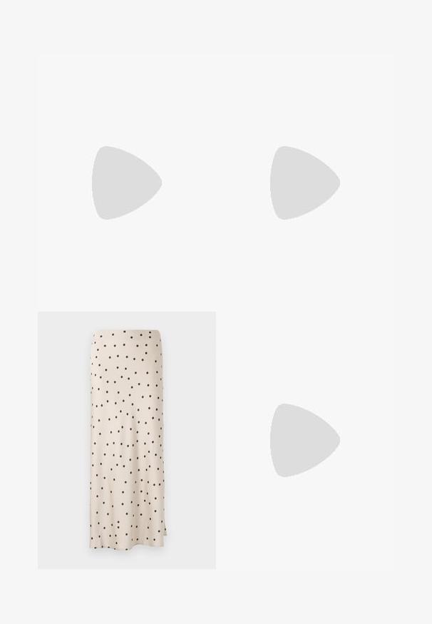 Weißes Trägertop mit tiefem V-Ausschnitt und gerafftem Stoffdetail an den Seiten. Hergestellt aus glattem, dehnbarem Material.; Beige Rock mit schwarzen Punkten, gerade geschnitten und mit einem leichten Seitenschlitz. Aus glattem Stoff, der weich fällt.; Schwarze Riemchensandalen mit dünnen, übereinanderliegenden Riemen. Mit einem kleinen, verjüngten Absatz und einem goldenen Akzentdetail am Riemen. Glatte Textur.; Schwarze, oversized Sonnenbrillen mit ovalen Gläsern, glattem Kunststoffrahmen und goldenen Akzenten an den Bügeln. Die dunklen Gläser bieten Sonnenschutz.