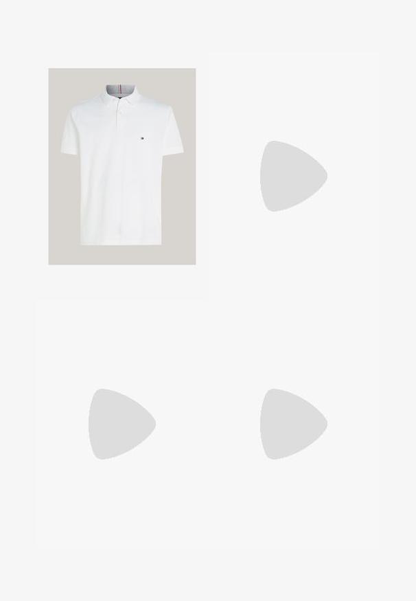 Camisa polo blanca hecha de algodón suave, con tapeta de tres botones, mangas cortas y un pequeño logo en el lado izquierdo del pecho; interior del cuello a rayas.; Pantalones de algodón blancos de corte recto, con cierre de botón, trabillas para cinturón y bolsillos laterales. Textura suave y diseño minimalista.; Mocasines de cuero negro con punta redondeada, costura elevada y suela de goma gruesa. Diseño simple con mínima marca en el lateral.; Gafas de sol con un marco de metal dorado, lentes rectangulares verdes, patillas delgadas y un sutil patrón texturizado en las varillas.