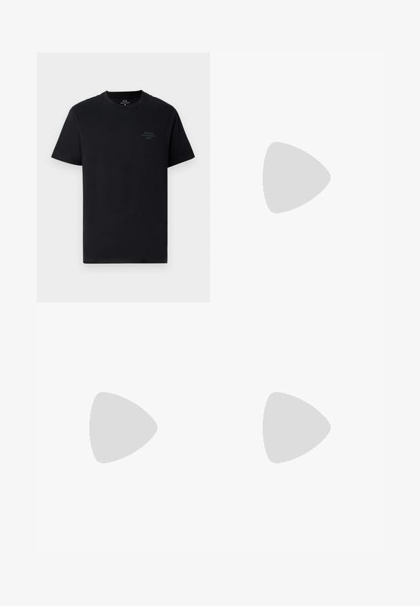 Černé bavlněné tričko s kulatým výstřihem, krátkými rukávy a malým, tónovaným logem Armani Exchange na hrudi. Jednoduchý, klasický design.; Krémové kalhoty rovného střihu s poutky na opasek, předním knoflíkem a zipem, vystavené na bílém pozadí.; Černé kožené tenisky s bílými gumovými podrážkami, zaoblenými tkaničkami, hladkým povrchem a diskrétním logem na patě. Nosené s modrými džíny.; Černé kulaté sluneční brýle s tmavými skly a tenkými kovovými nohami. Obsahují průhledné koncovky nožiček a stříbrné akcenty na pantu. Minimalistický design.