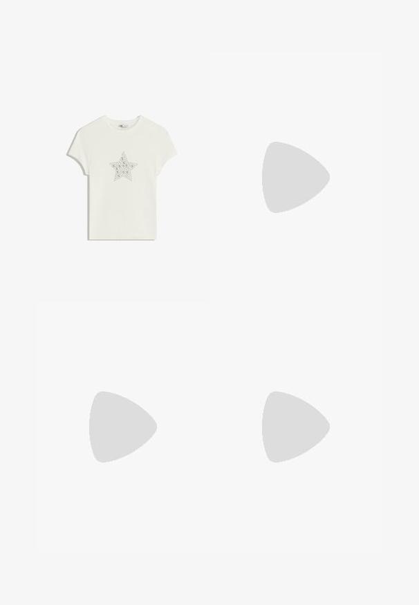 Weißes Baumwoll-T-Shirt mit zentralem Stern-Design aus Strasssteinen, kurzen Ärmeln und Rundhalsausschnitt. Sanfte Textur, lässige Passform.; Weiße, weit geschnittene Hosen aus glattem Stoff. Sie haben eine hohe Taille und keine sichtbaren Nähte, was eine klare Silhouette schafft.; Silberne und weiße flache Schuhe mit überkreuzten Riemen und strukturierten Details, ergänzt durch lockere schwarze Hosen. Vor einem blauen Boden.; Olivgrüne Leder Schultertasche mit geschwungener Form, Reißverschluss und verstellbarem Tragegurt. Glatte Textur mit minimalen Hardware-Akzenten.