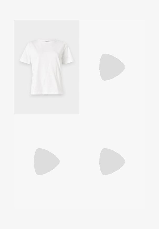 Bela bombažna majica s kratkimi rokavi, okroglo izrezana in ohlapnega kroja. Gladka tekstura, brez vzorcev ali dodatkov, minimalističen dizajn.; Bež hlače s krojem na ravno, izdelane iz gladkega blaga, z ravnim sprednjim delom in brez vidnih žepov.; Metalni zlatni športni čevlji z belimi vezalkami, ki imajo izbočeno "DK" logo ob strani, okroglo konico in teksturirano usnjeno površino. Bela podplat z zlatim akcentom.; Črna usnjena torbica z teksturirano površino, ki ima dva zgornja ročaja, odstranljiv ramenski trak in podrobnosti z srebrnim zapiranjem.